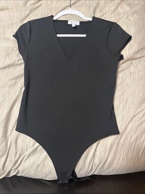 sofia by sofia vergara Black V-Neck Short Sleeve Bodysuit